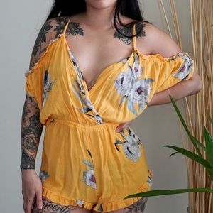Flowy yellow floral romper from Topshop 💛